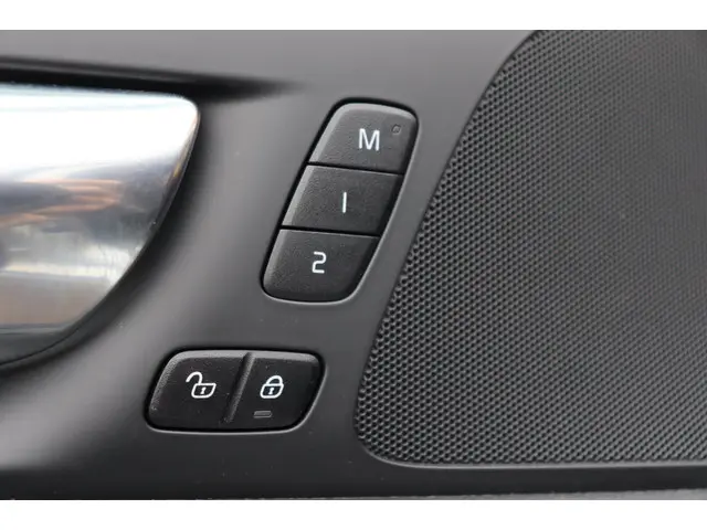 Volvo V60 2.0 T4 R-Design org. NL-auto 2019 Benzine 14