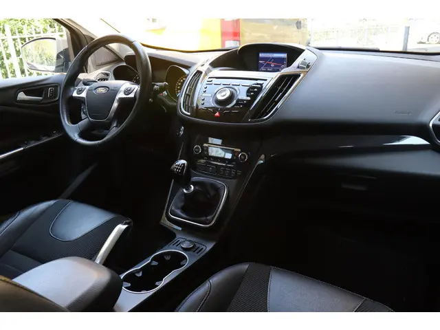 Ford Kuga 1.5 150PK TITANIUM 2015 Benzine 3