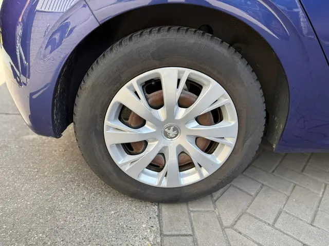 Peugeot 208 1.2 PureTech Blue Lion 2018 Benzine 12