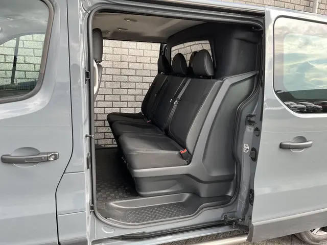 Renault Trafic 2.0 dCi 150 T29 L2H1 DC Luxe 2023 Diesel 35