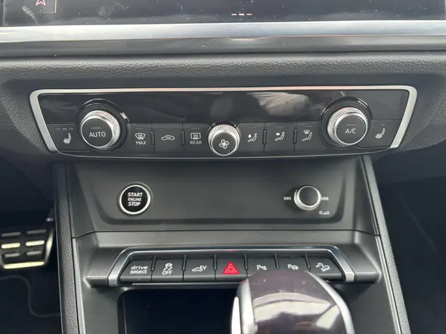 Audi Q3 45 TFSI e S edition 2022 Hybride Benzine 18