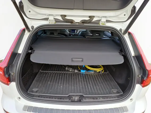 Volvo V60 2.0 T8 AWD R-Design 2019 Hybride Benzine 37