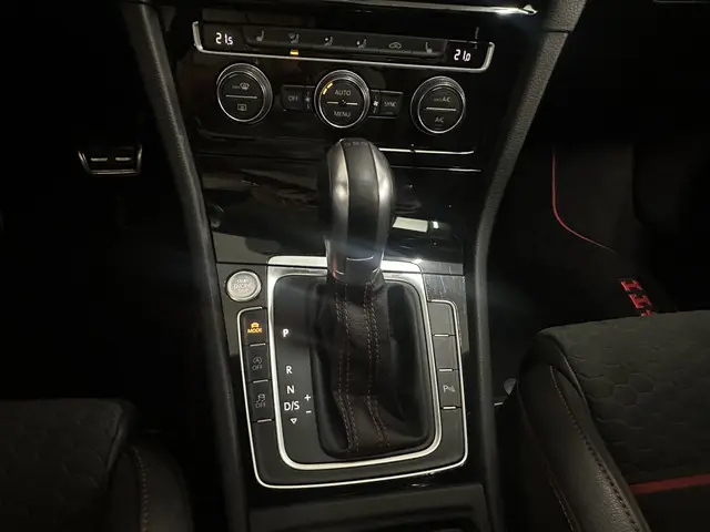 Volkswagen Golf 2.0 TSI GTI Performance 2018 Benzine 24