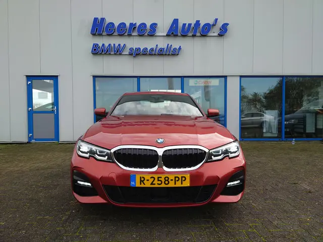 BMW 3 Serie 330i High Executive 2019 Benzine 23
