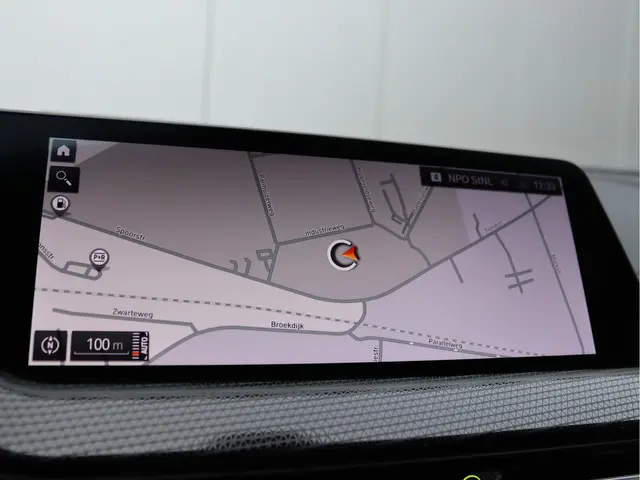 BMW 1 Serie 118i Business Edition 2022 Benzine 32