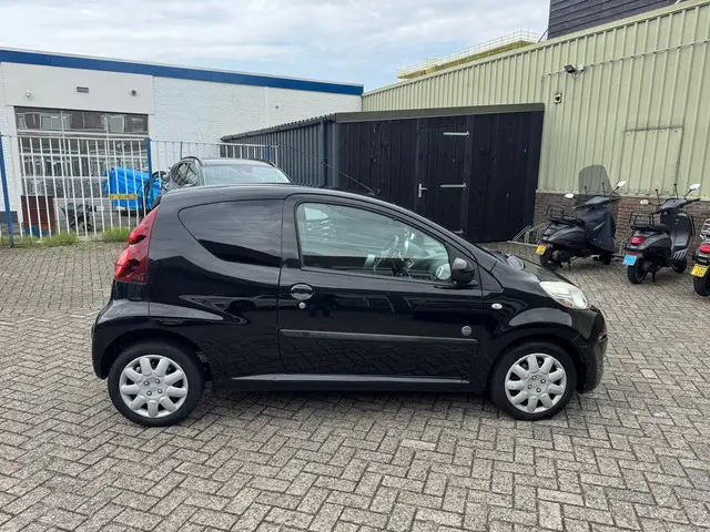 Peugeot 107 1.0 Sportium 2012 Benzine 10