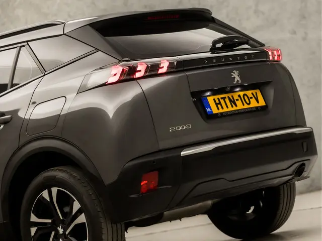 Peugeot 2008 1.2 PureTech Sport 2020 Benzine 12
