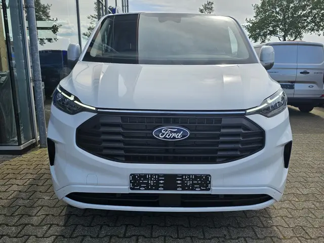 Ford Transit Custom 300 2.0 TDCI L2H1 Limited 2024 Diesel 8