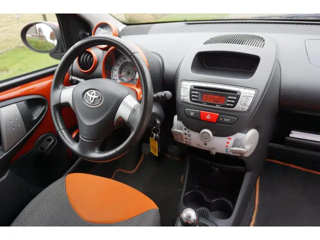 Toyota Aygo 1.0 VVT-i Dynamic Orange 2012 Benzine 11