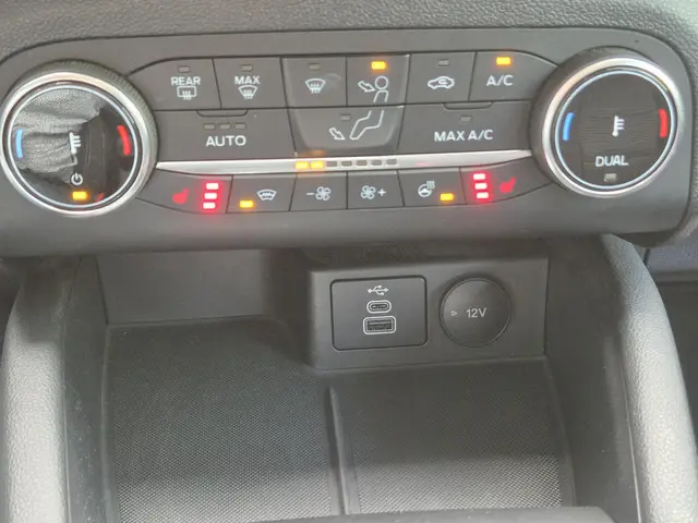 Ford Kuga 2.5 PHEV Titanium 2023 Hybride Benzine 32