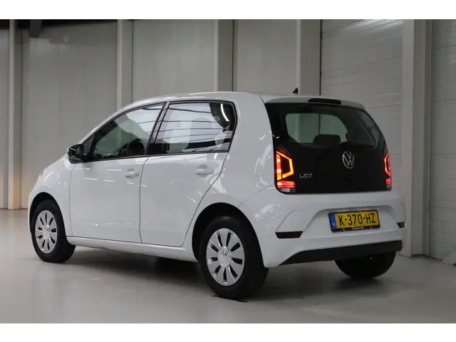 Volkswagen up! 3