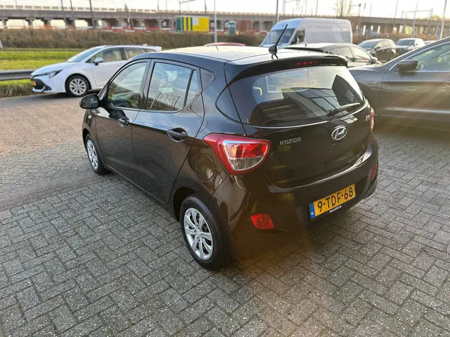 Hyundai i10 1.0i i-Drive 2014 Benzine 4