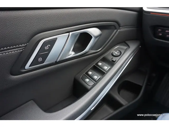 BMW 3 Serie 318i 2021 Benzine 18