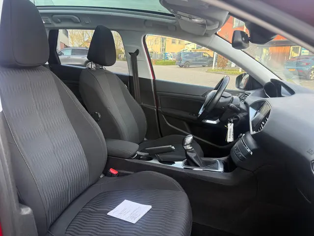 Peugeot 308 SW 1.2 PureTech Blue Lion 2017 Benzine 13