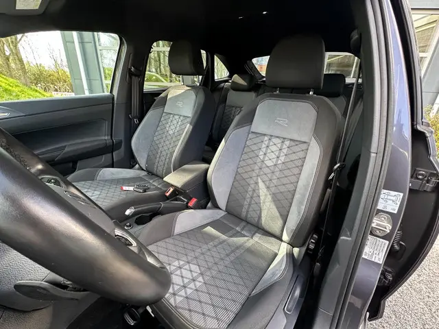 Volkswagen Taigo 1.0 TSI R-Line automaat 2024 Benzine 32