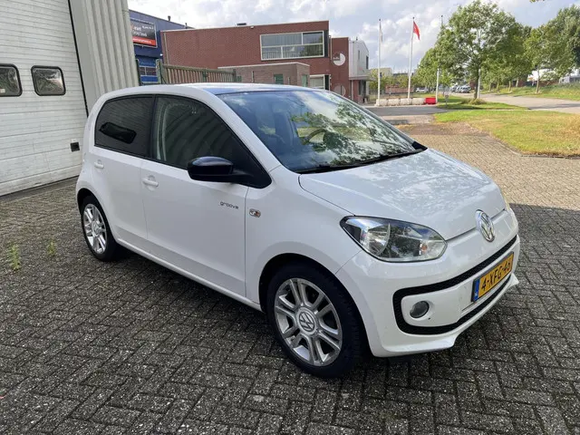 Volkswagen up! 1.0 groove up! BlueMotion 2014 Benzine 6