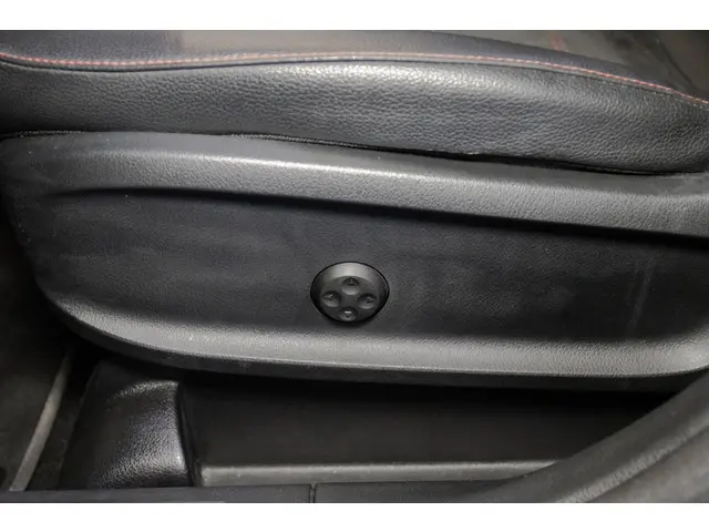 Mercedes-Benz GLA 250 e AMG Line 2021 Hybride Benzine 27