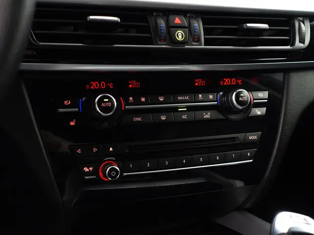 BMW X5 xDrive35i M Sport Aut- 2016 Benzine 16