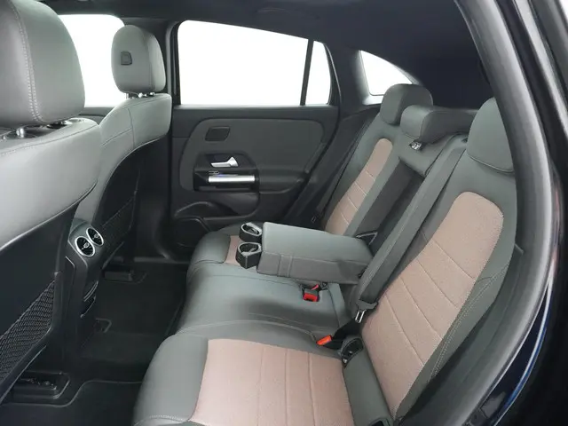 Mercedes-Benz EQA 250 67 kWh 2023 Elektrisch 21