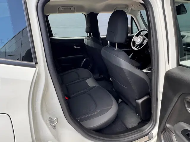 Jeep Renegade 1.3T Limited / Navi / Trekhaak 2019 Benzine 20