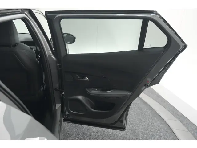 Peugeot 2008 PureTech 130 EAT8 GT 2024 Benzine 64