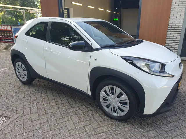 Toyota Aygo X 1.0 VVT-i MT play 2024 Benzine 9