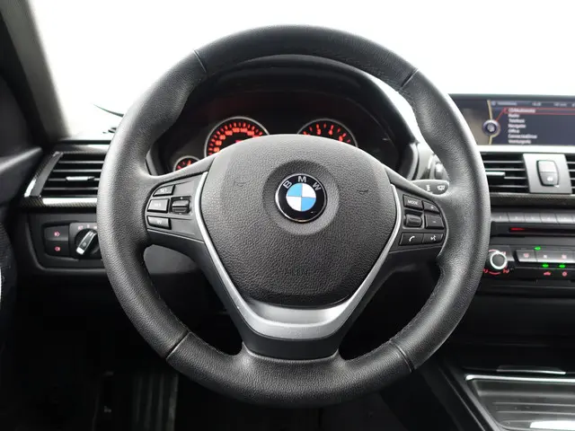 BMW 3 Serie 328i High Executive Aut- 2013 Benzine 17