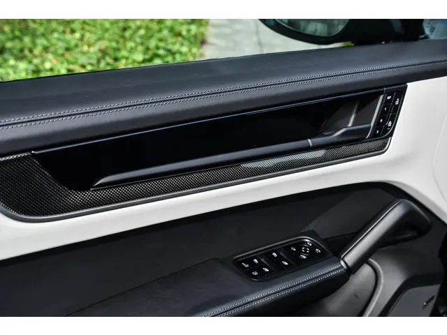 Porsche Cayenne Coupé 3.0 E-Hybrid 2025 Hybride Benzine 34