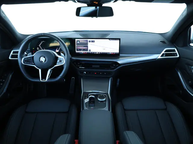 BMW 3 Serie Touring 318i 2025 Benzine 28