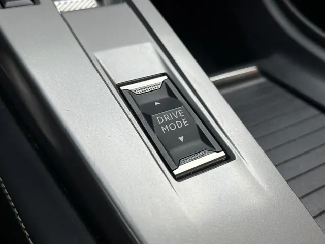 Peugeot 308 SW PureTech 130 GT EAT8 2024 Benzine 17