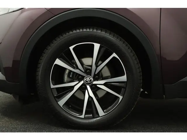 Toyota C-HR 1.8 Hybrid 140 Dynamic 2024 Hybride Benzine 38
