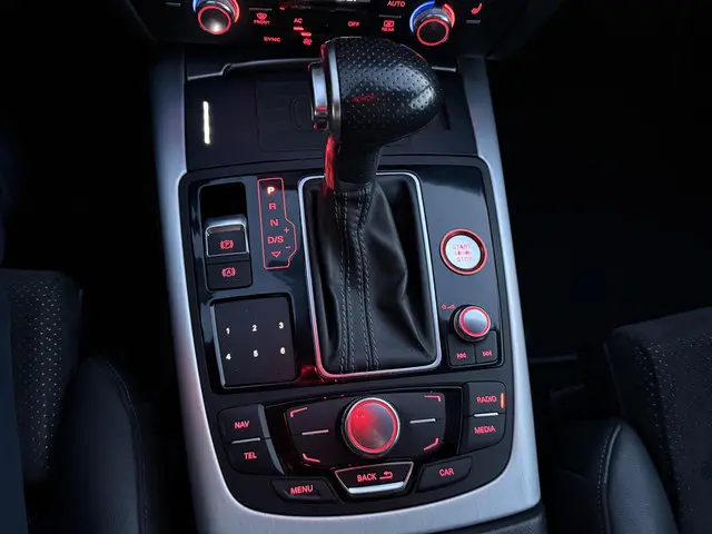 Audi A6 Limousine 2.8 FSI Pro Line S 2012 Benzine 13