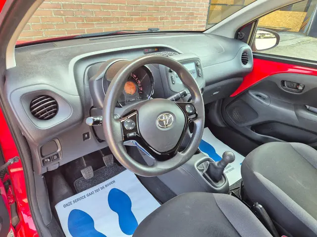 Toyota Aygo 1.0 VVT-i x-fun Airco, Lmv, NAP 2018 Benzine 3