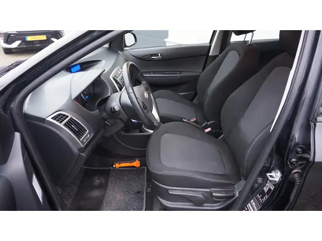 Hyundai i20 1.2i i-Motion Airco 2012 Benzine 9