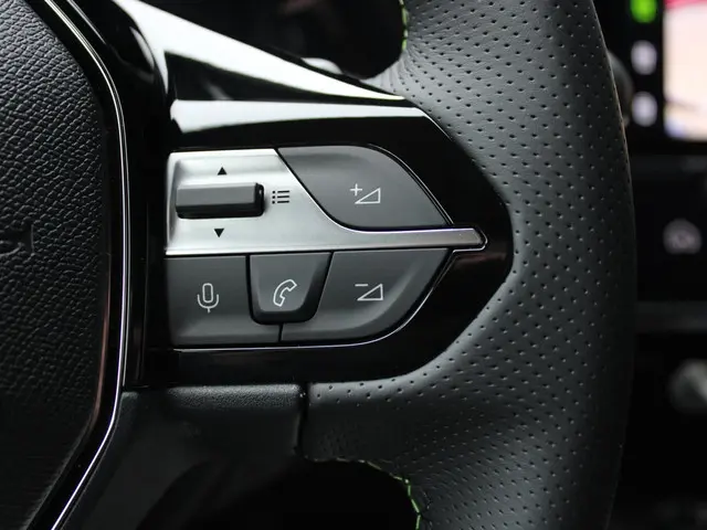 Peugeot 408 HYBRID 145 e-DCS6 GT 2026 Hybride Benzine 35