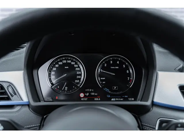 BMW X1 xDrive25e High Executive 2022 Hybride Benzine 31
