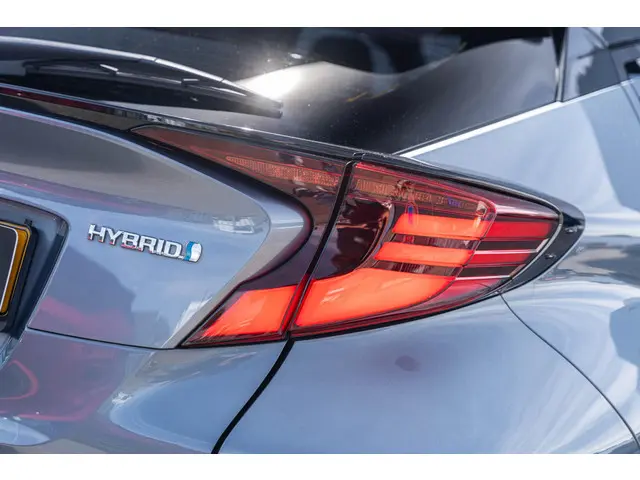 Toyota C-HR 2.0 Hybrid Bi-Tone 2020 Hybride Benzine 21