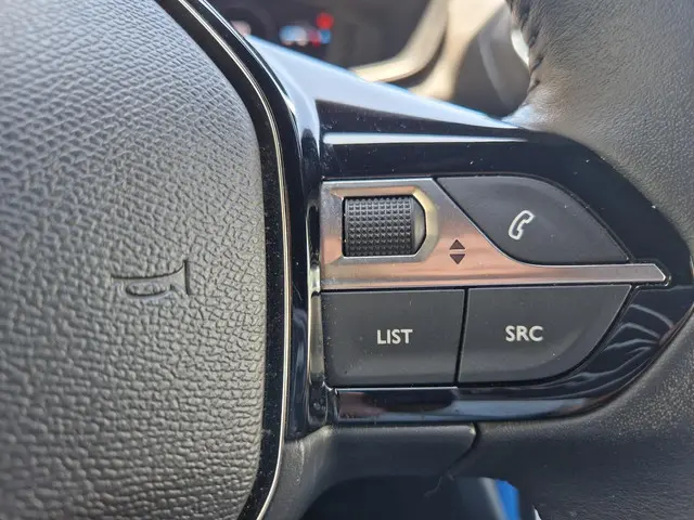 Peugeot 2008 1.2 Hybrid 136 Allure 2024 Hybride Benzine 13