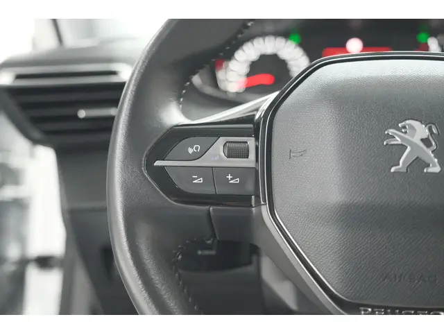 Peugeot 2008 PureTech 102 Allure Pack 2023 Benzine 43