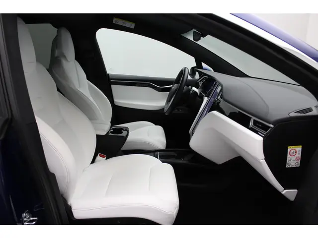 Tesla Model X 90D Base 2017 Elektrisch 8