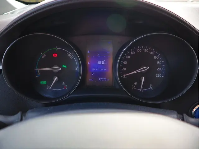 Toyota C-HR 1.8 Hybrid Executive 2017 Hybride Benzine 12