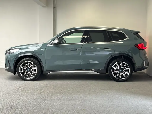 BMW X1 xDrive30e X-Line 2023 Hybride Benzine 12