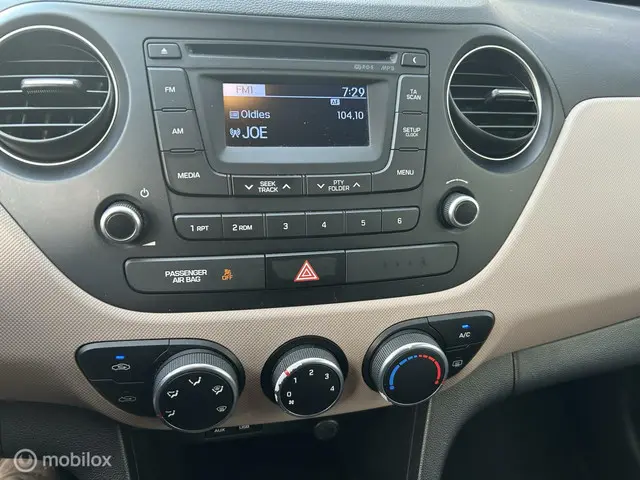Hyundai i10 1.0i i-Motion Comfort * AIRCO * 2015 Benzine 10