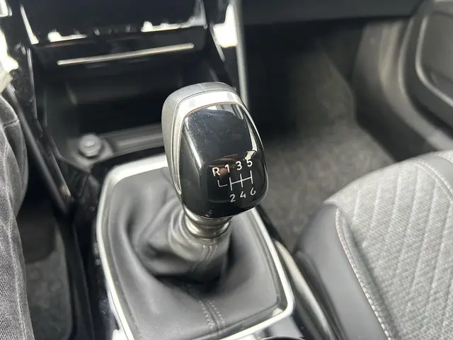 Peugeot 2008 1.2 Turbo 100PK Allure 2024 Benzine 23