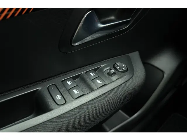 Peugeot 208 1.2 PureTech Active Pack 2022 Benzine 16