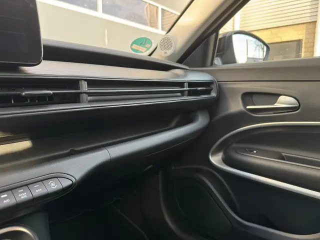 Jeep Avenger 1.2 Altitude 2024 Benzine 28