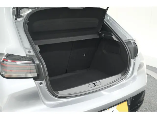 Peugeot 208 PureTech 100 Allure 2024 Benzine 60