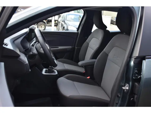 Dacia Sandero Stepway TCe 110 Extreme 2024 Benzine 12