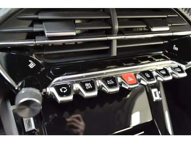 Peugeot 2008 1.2 Puretech 130pk Allure 2021 Benzine 24