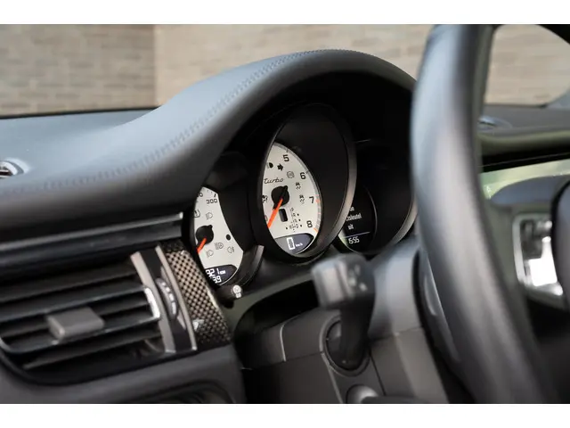 Porsche Macan Turbo 2020 Benzine 6